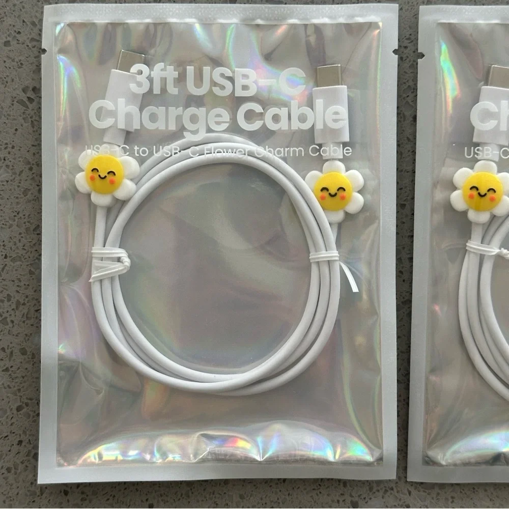 USB-C Charge Cable with Flower Charm - White